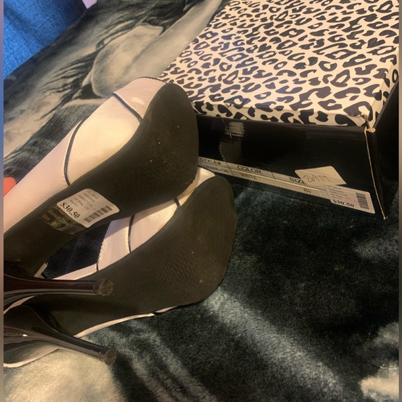 Been in mommas closet 4 over a decade time to let go n find new lovin - Picture 6 of 6